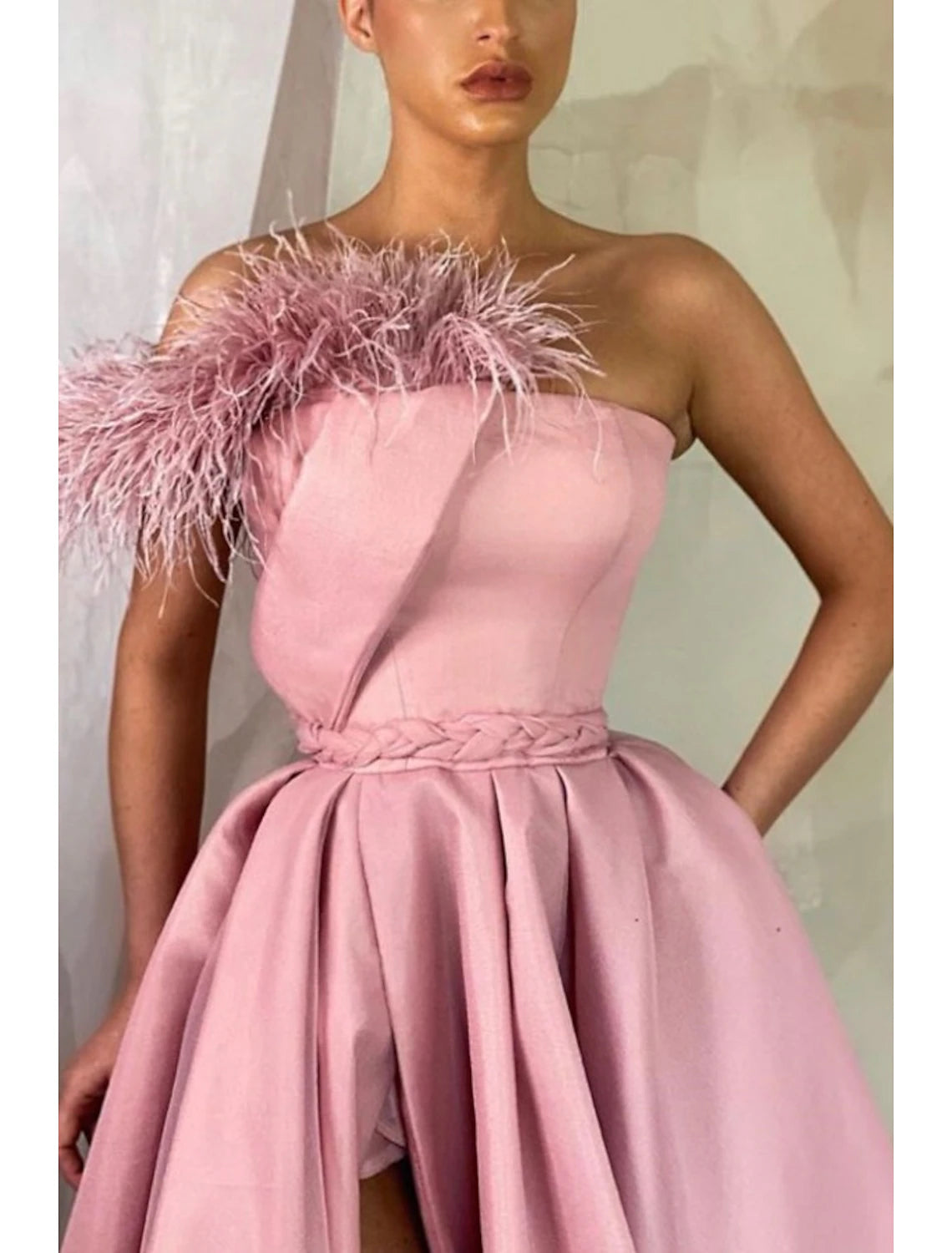 Vestido de fiesta de graduación con corte en forma de columna, para invitados de boda, de etiqueta negra, largo hasta el suelo, sin mangas, sin tirantes, de satén
